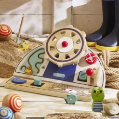 Mon premier bateau – Tableau d’activités en bois