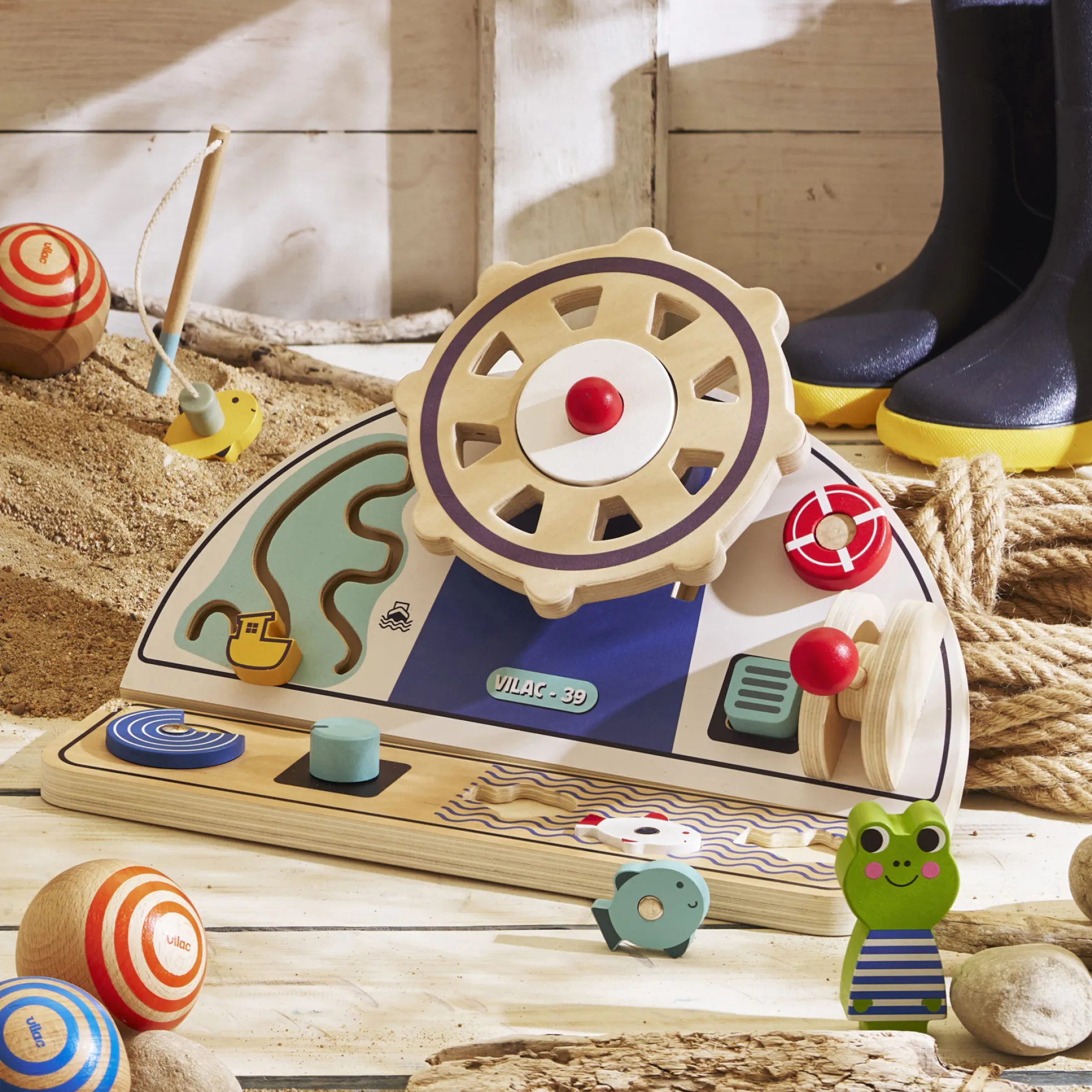 Mon premier bateau – Tableau d’activités en bois
