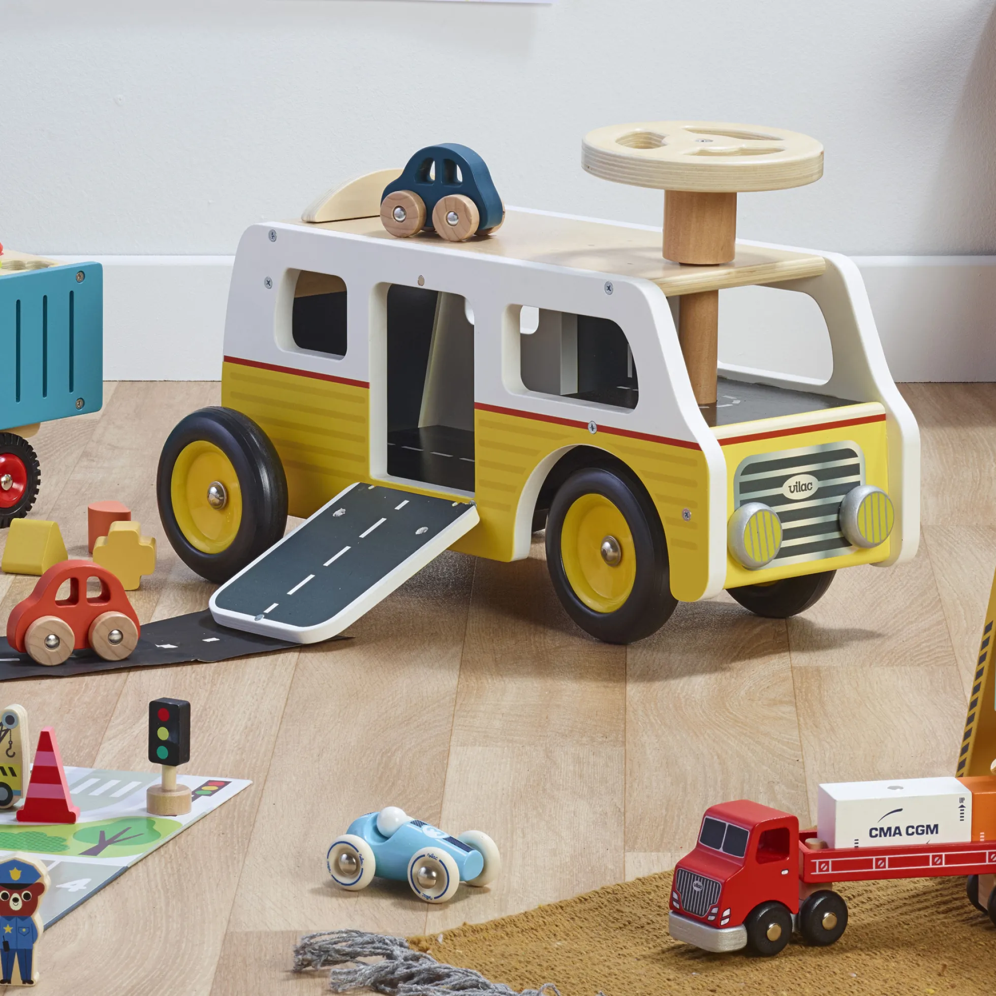 Porteur Van-garage en bois – avec rampes et voitures